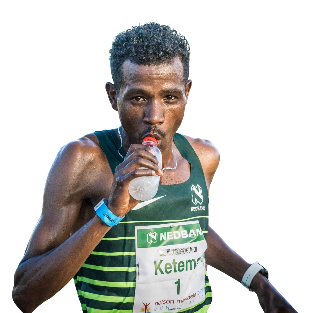 Man mid race drinking water